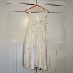 Elegant White Sleeveless Dress